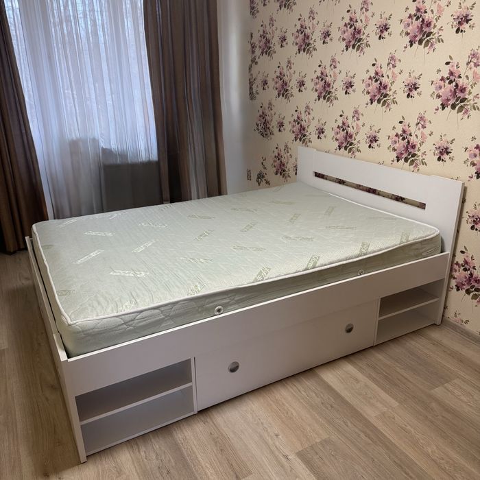 Терміновий продаж!Ліжко 140*200 см з матрасом