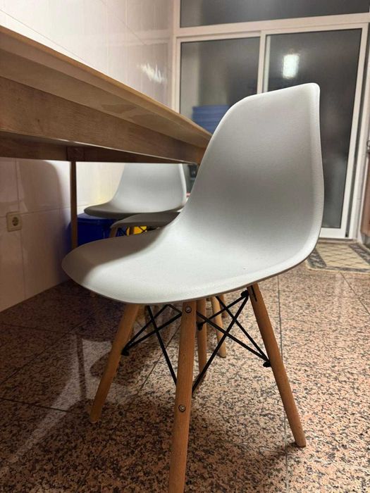 Mesa Kinda Home + Cadeiras Nórdicas