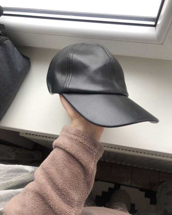 кепка жіноча Reserved з еко-шкіри One Size