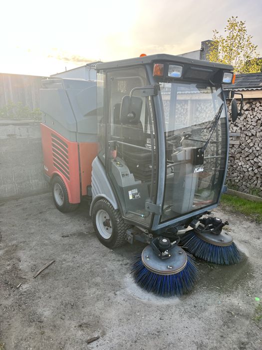 Zamiatarka  sprzatanie szorowarka zamiatanie