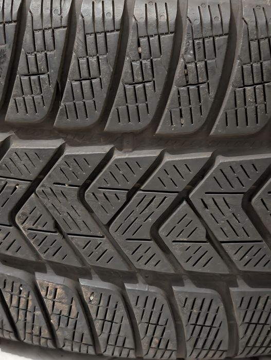 Шини 255/65 R18 зимові PIRELLI Scorpion