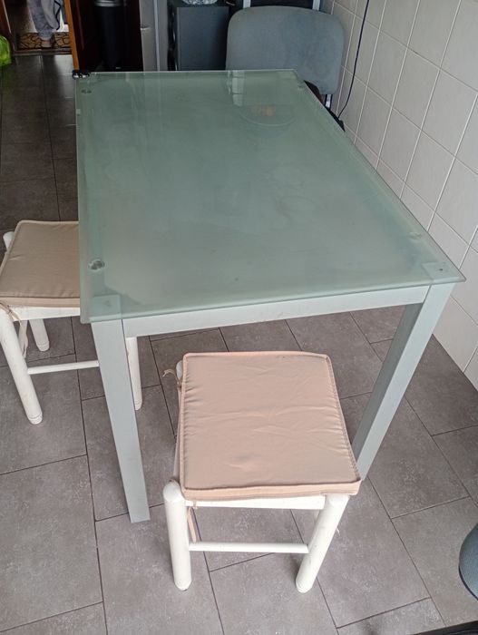 Mesa de cozinha em vidro