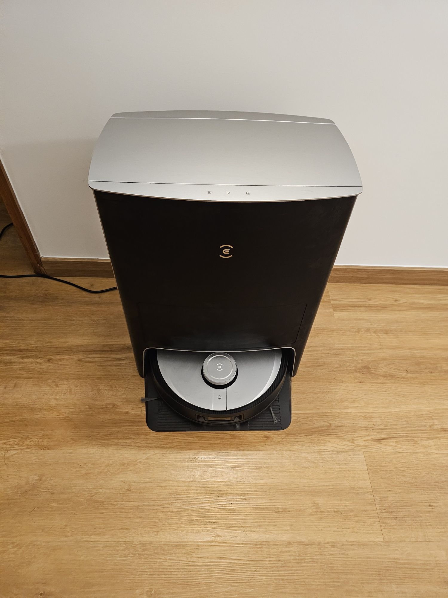 Robot aspirador e mopa Deebot x1 omni.