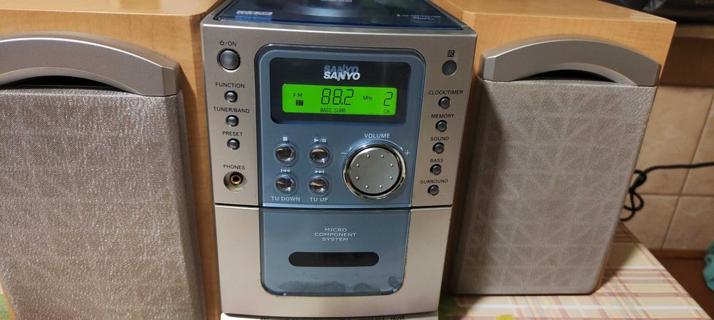 Mini wieża firmy Sanyo-Piękny stan