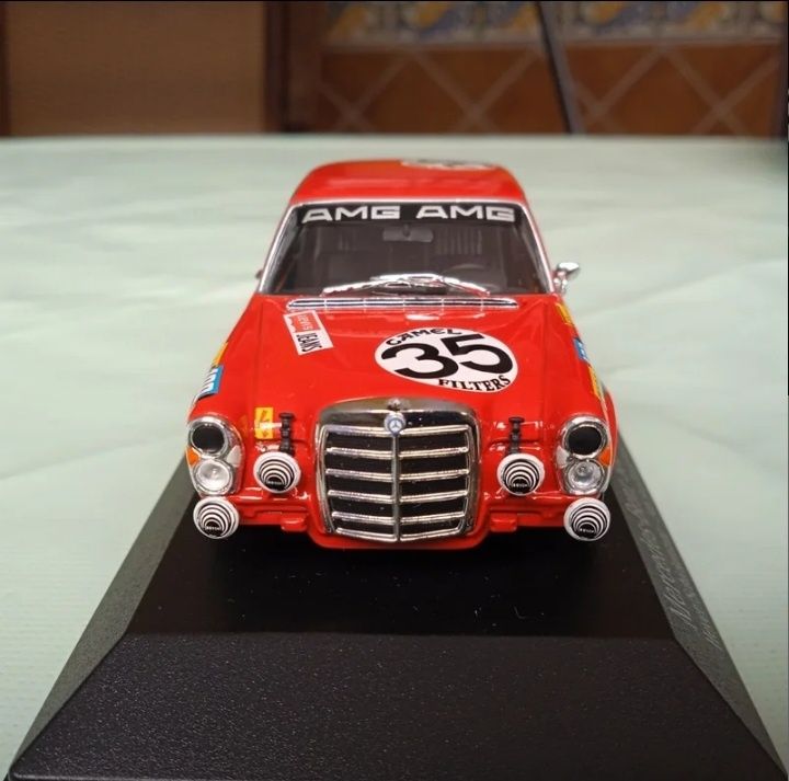 1:43 Mercedes 300 SEL 6.8 AMG Minichamps Sportline