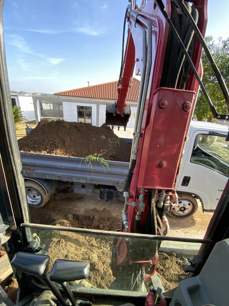 Serviços de Mini Giratoria. Demolicoes, Escavacoes.