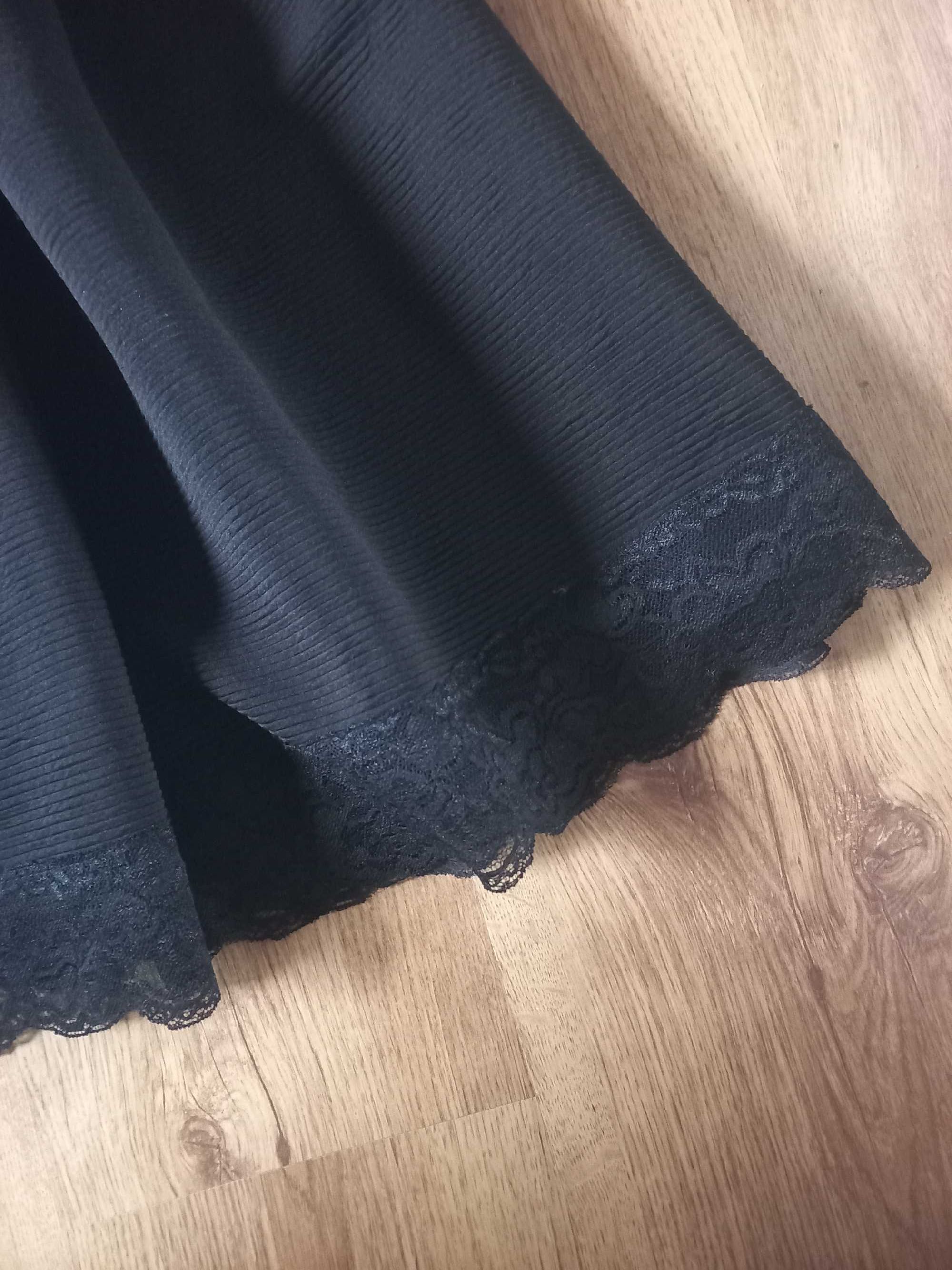 Czarna rozkloszowana sukienka S