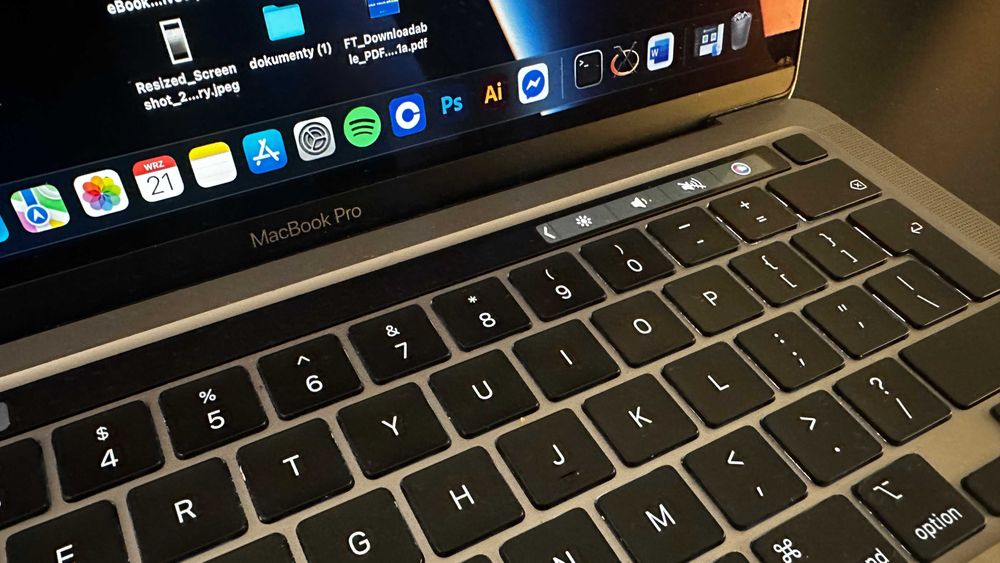 MacBook Pro 13” A2338 M1 / 16 GB RAM / 1 TB SSD