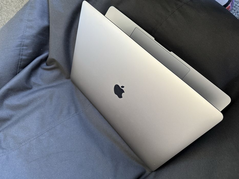 MacBook Pro 15 inch A1990 i9 32/512GB