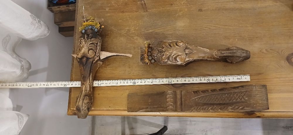 Stare nogi, elementy sofy komody szafy