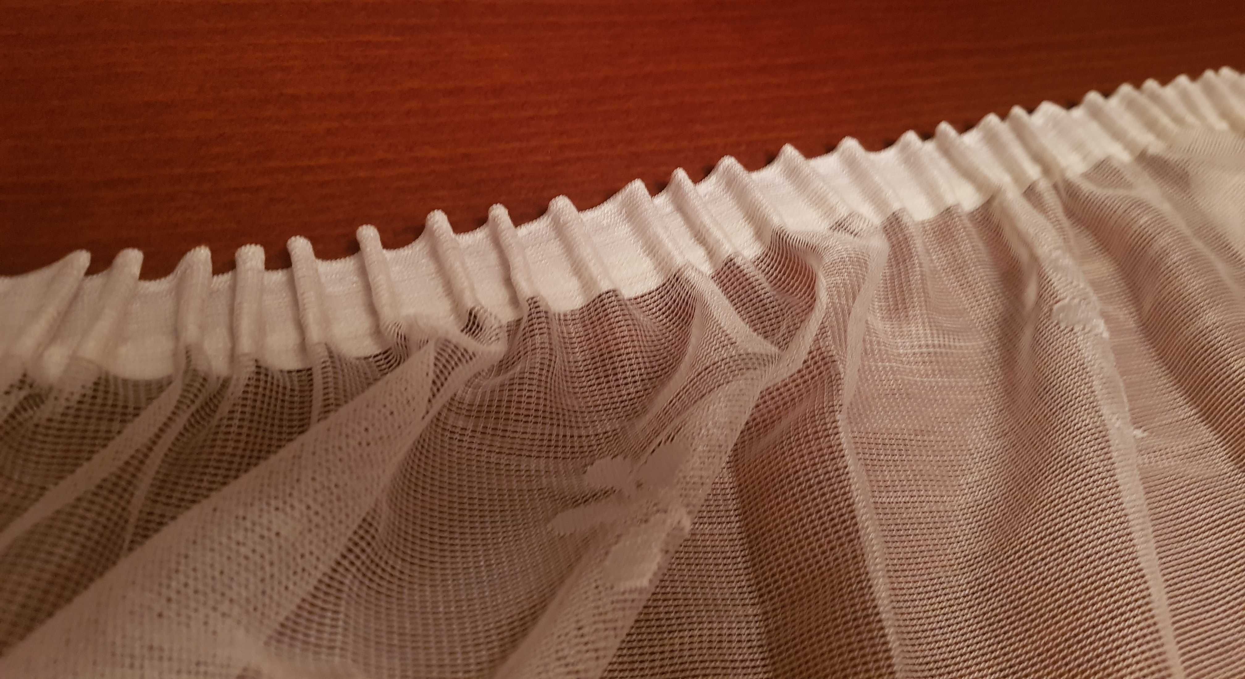 Firanka biała gotowa do zawieszenia kuch