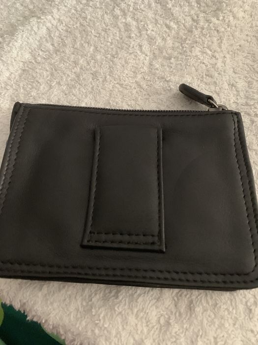Carteira preta em pele nova