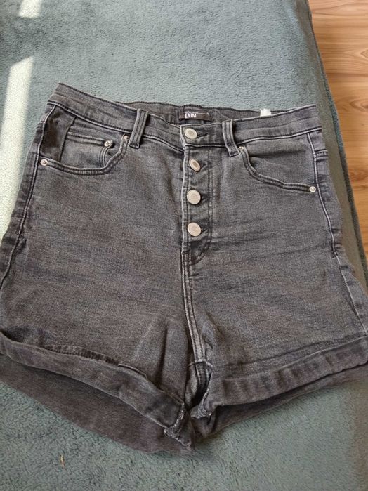 Spodenki dżinsowe. Szorty.