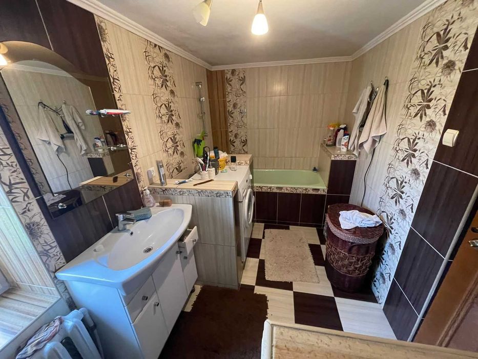 Продається двоповерховий будинок у селі Мостиська Другі