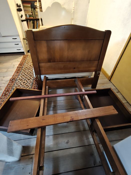 Cama solteiro, maciça , pinho mel, de corpo e meio