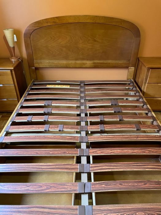 Cama de casal e 2 mesas de cabeceiras - madeira cerejeira