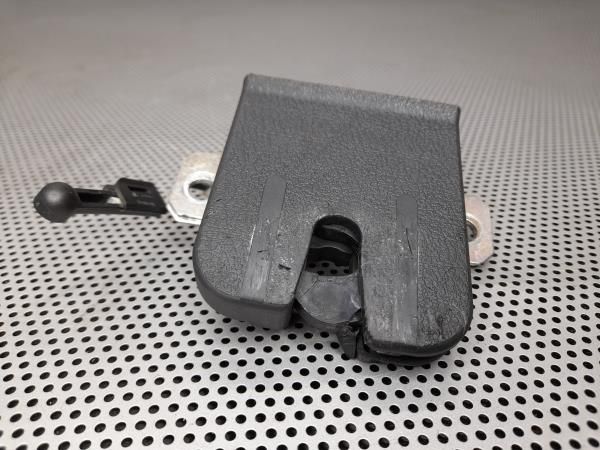 Fechadura / fecho da mala VOLKSWAGEN Polo (9N)