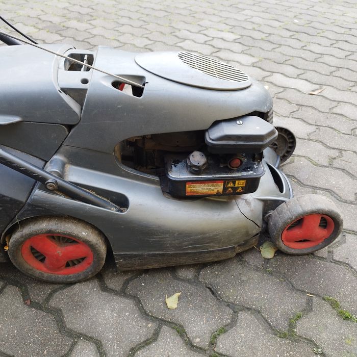 Kosiarka z silnikiem briggs&stratton uszkodzona