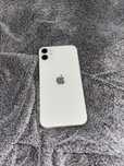 Iphone 11. 64GB.  Kondycja baterii 77%