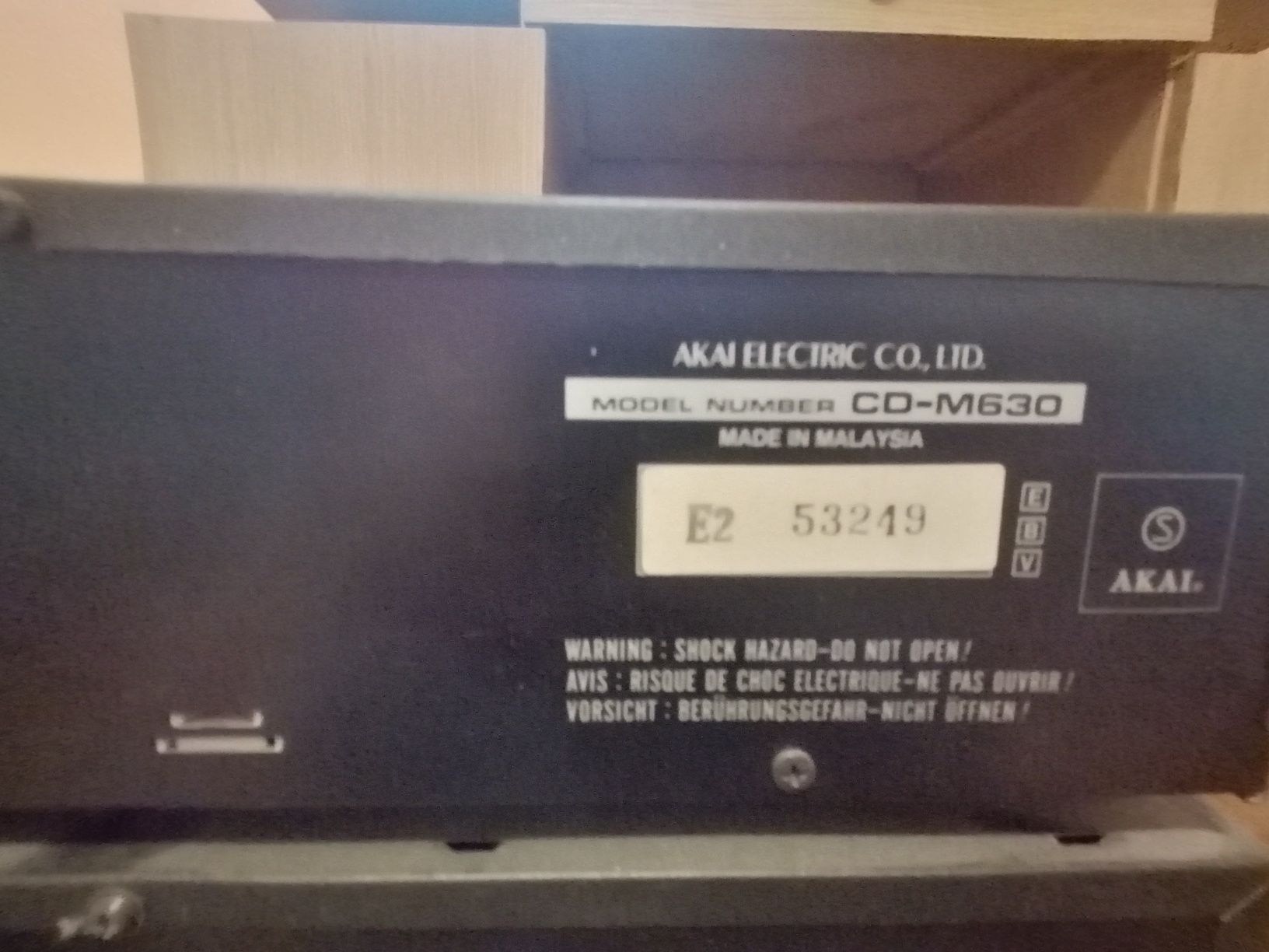 Wieża AKAI (amp - CD - tuner)