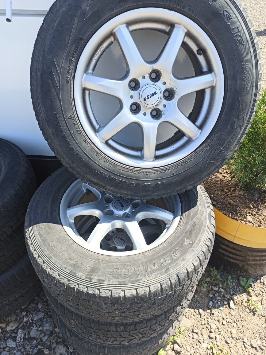 Dunlop 215/70/16 на дисках 5*114.3
