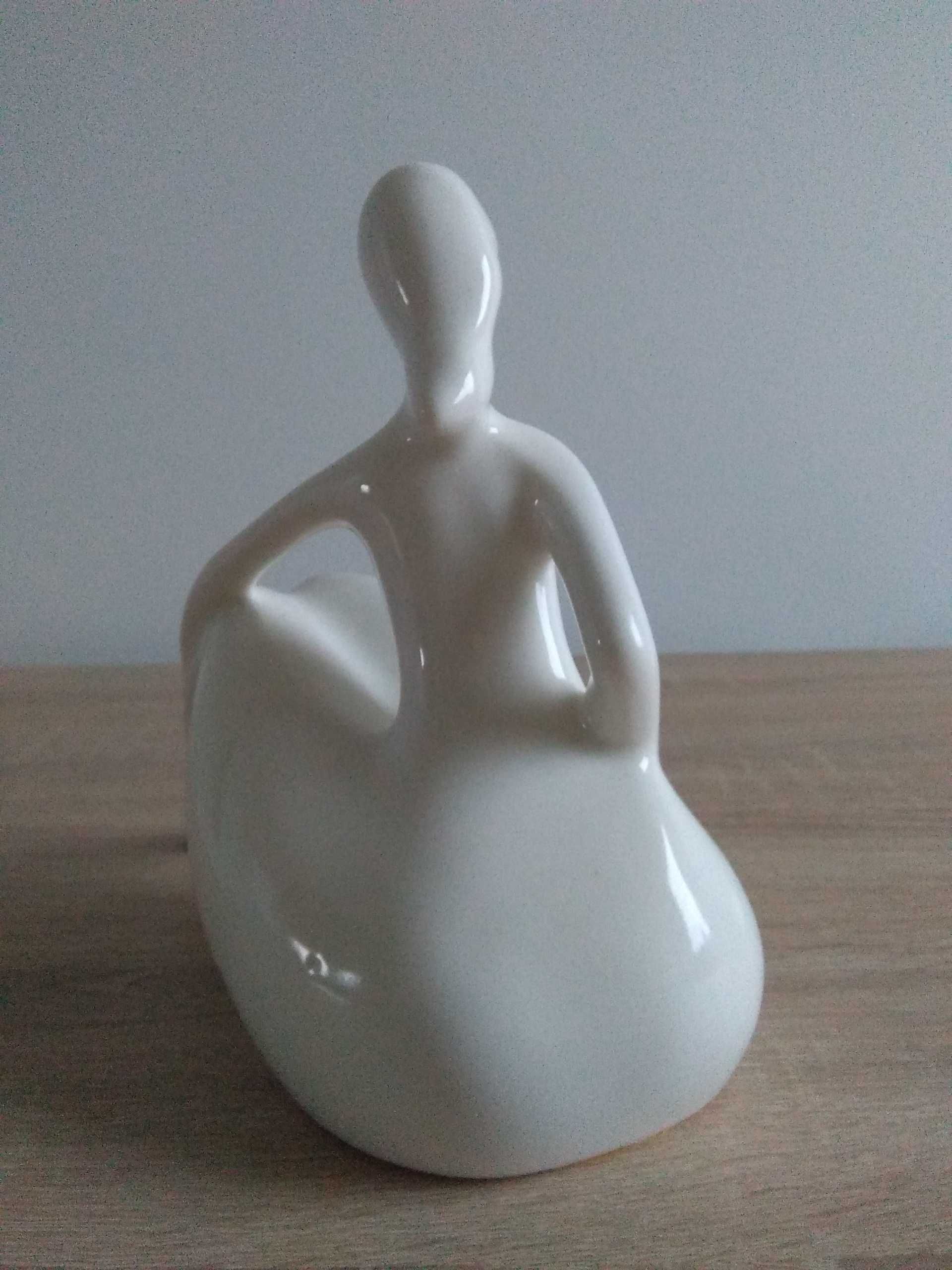 Ceramiczna figurka kobiety