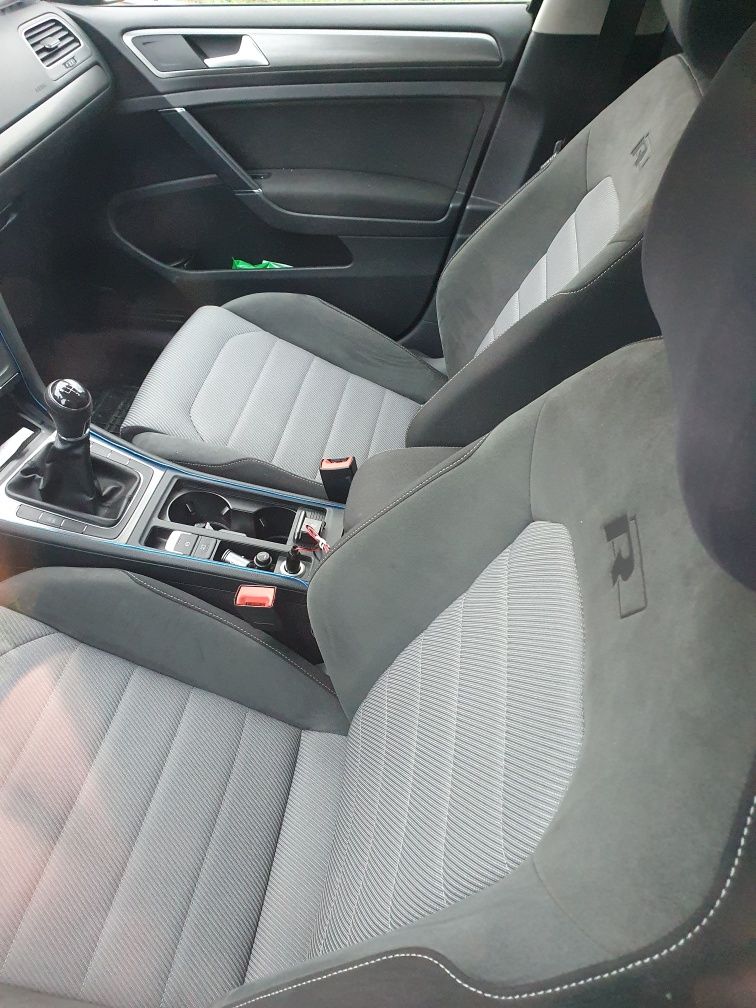 Volkswagen Golf 7  R-line kamera cofania 2 komplety alufelg .