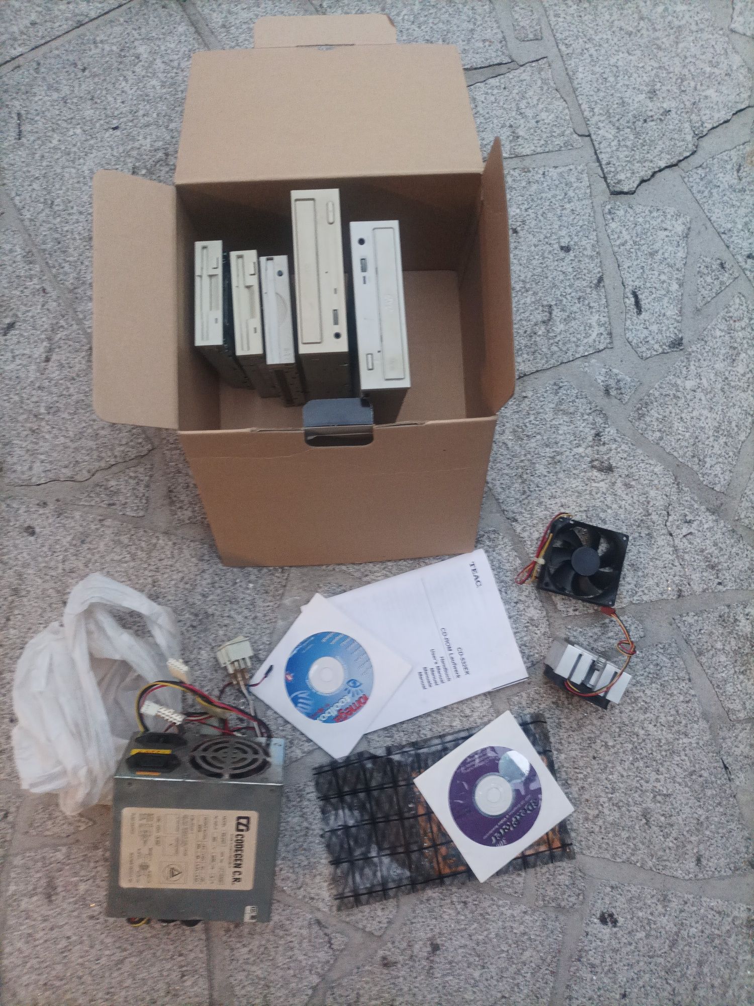 Material informático variado