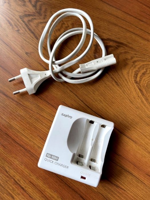 Carregador Pilhas AA e AAA Ni-MH - Sanyo Quick Charger