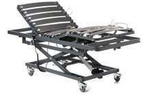 Cama articulada geriátrica con carro elevador