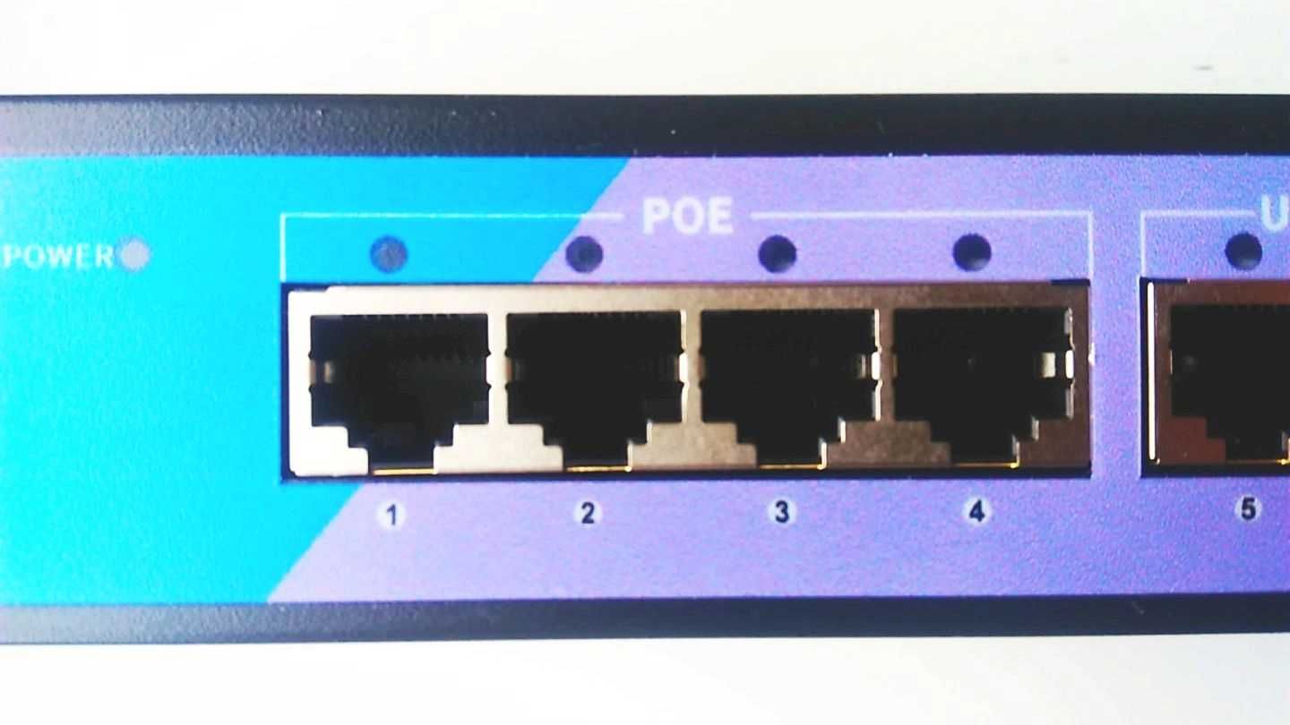 POE-свитч/коммутатор 52В 65ВТ на 4+2 порта для IP-камер,Телефонов и пр