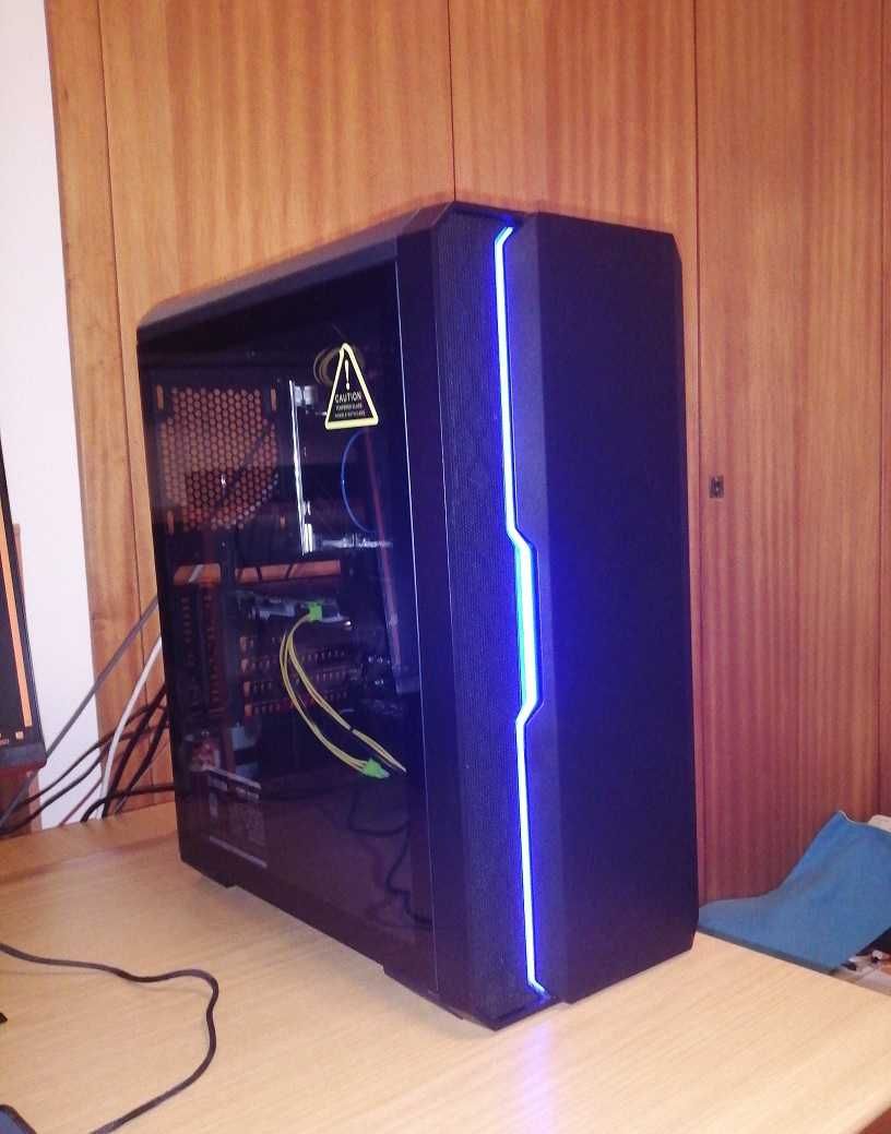 Caixa Gaming de PC - Usada igual a Nova