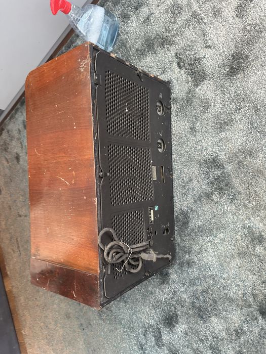 Rádio antigo Philips “jura” -