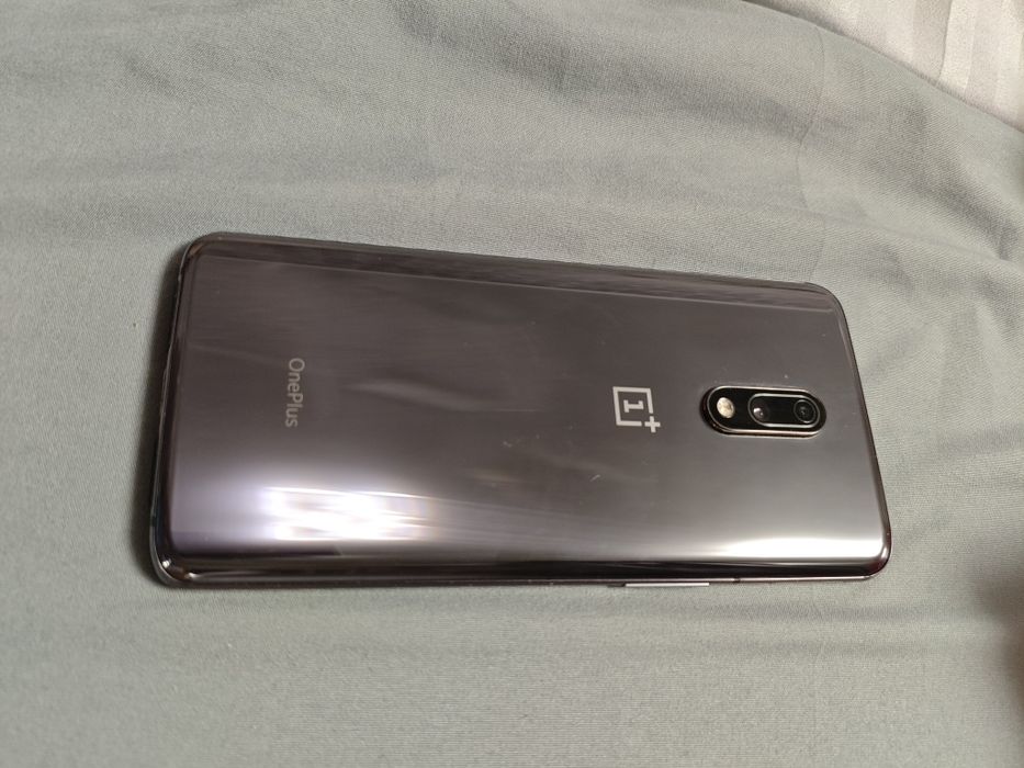 One plus 7  8/256 gb