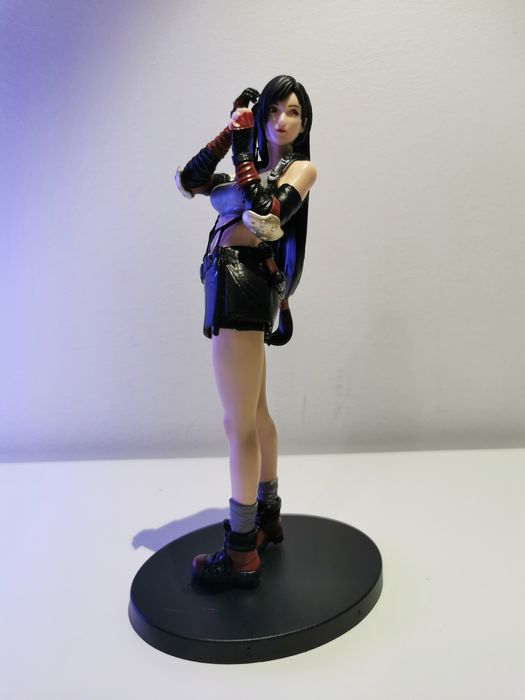 Várias figuras anime
