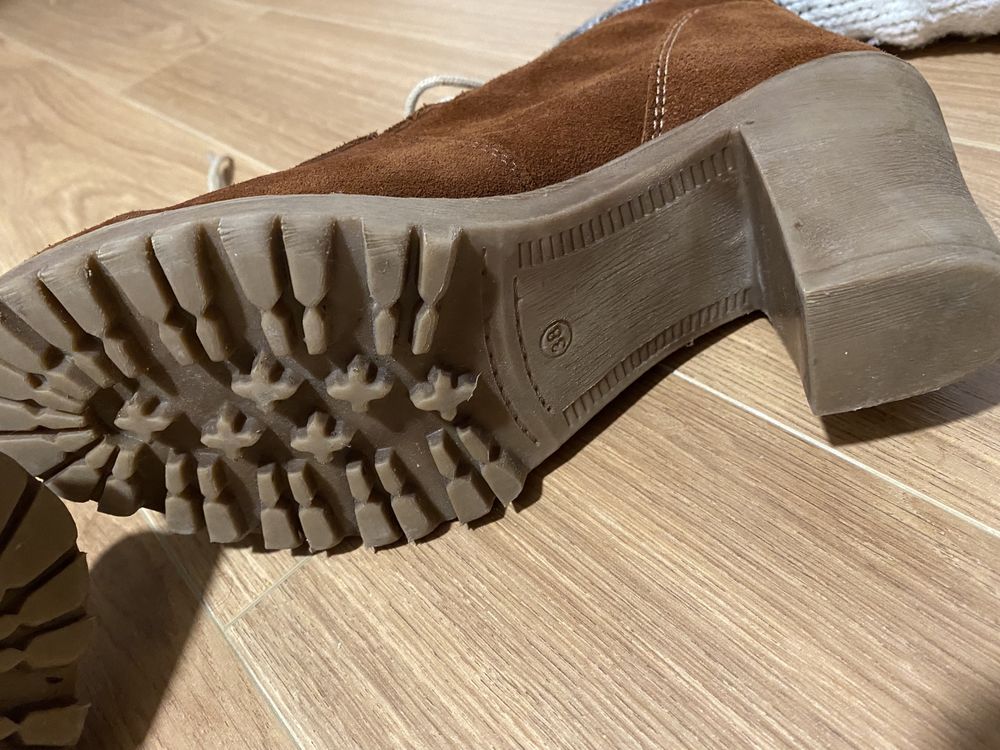 Botas cano curto camurça com salto, tamanho 38, NOVAS