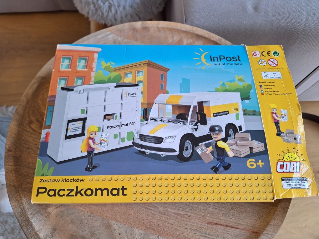 Klocki cobi InPost paczkomat samochód