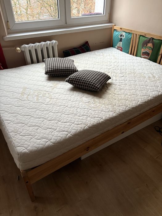 Łożko rama z materacem 140x200