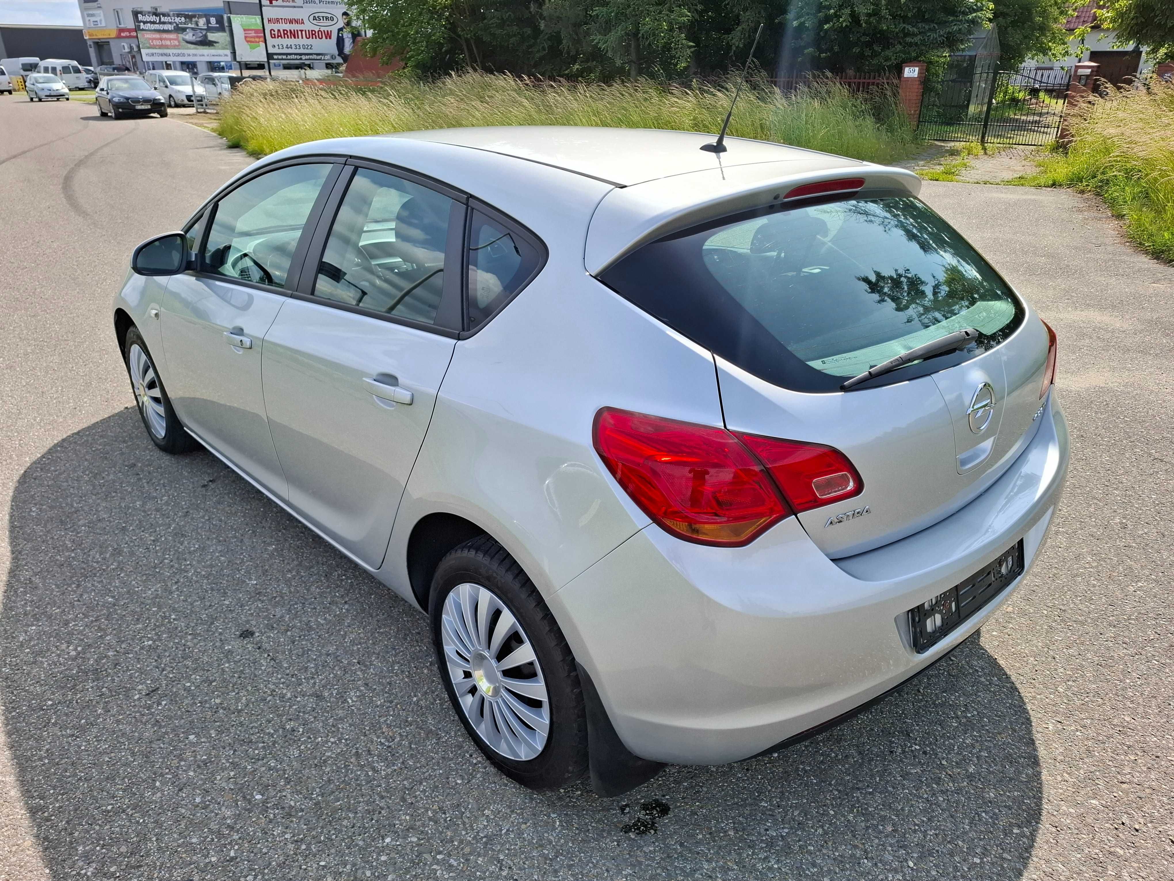 Opel Astra J 1.7 CDTI 110KM 2012r Klima 6 Bieg