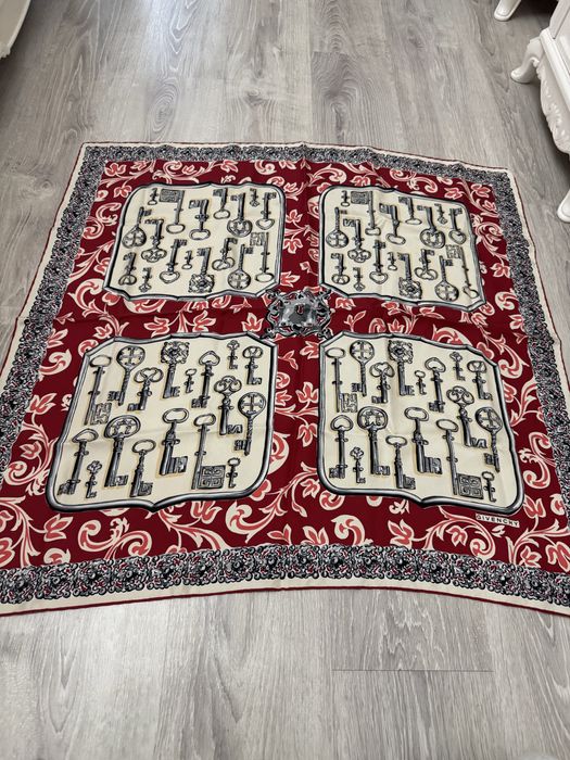 Платки Dior. Givenchy