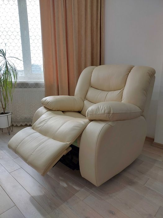 шкіряне крісло реклайнер