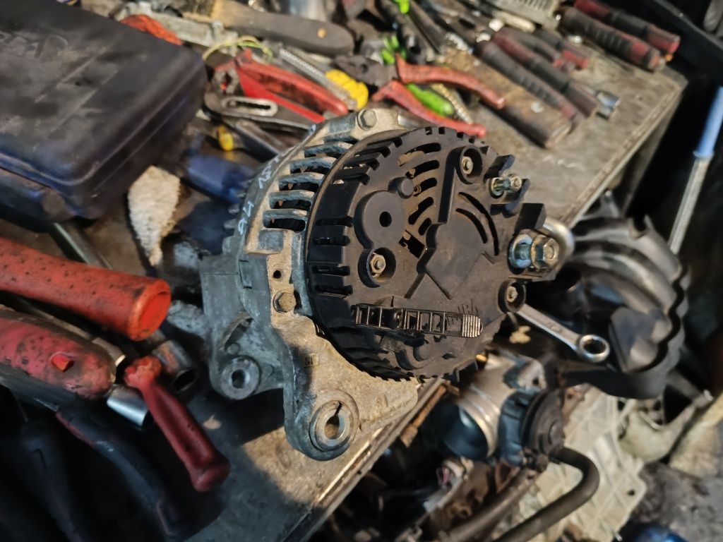 Alternator Audi A4. B5. 1.8.