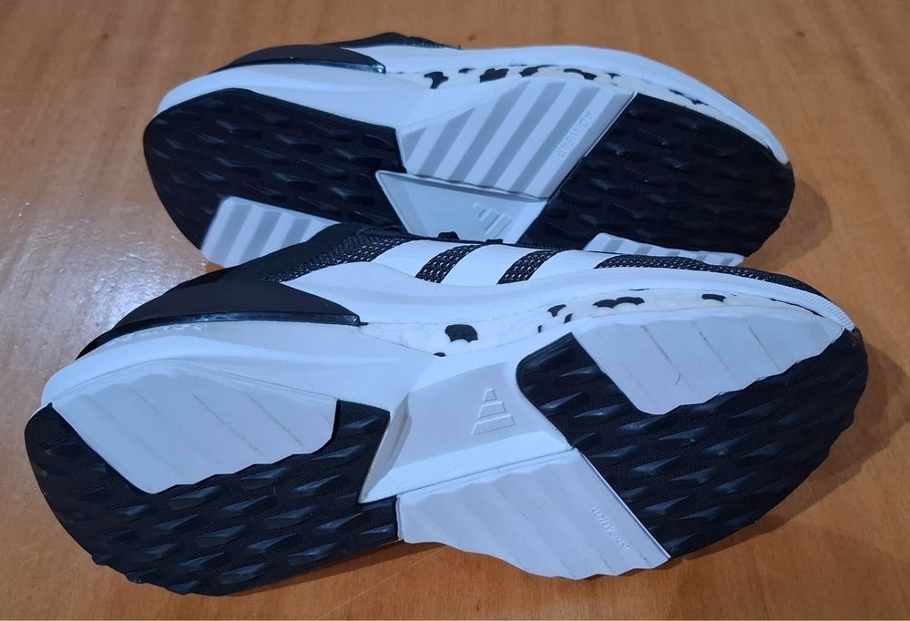 Sapatilhas Adidas Avryn_X