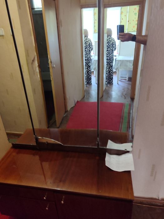 Трюмо б/в недорого.