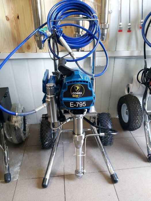 Agregat malarski Cobra E-795 EXTRA na kółkach 4.5l/min Elewacja, dach