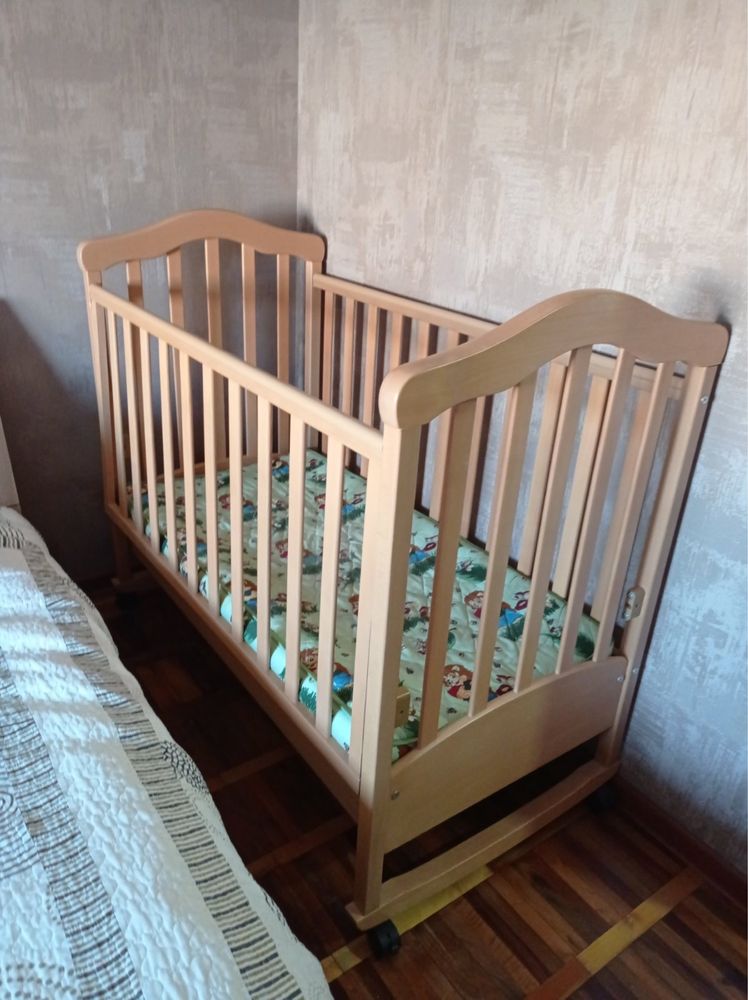 Кровать с натурального дерева / кроватка для дитини
