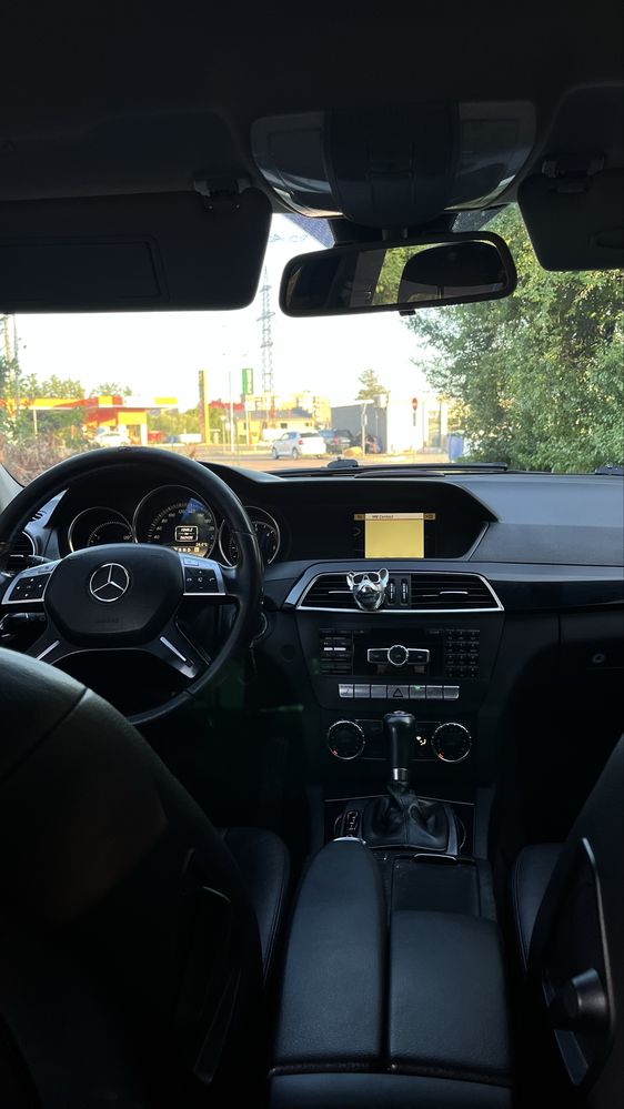 Mercedes-Benz C200
