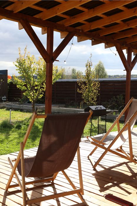 Будиночок першої лінії на озері — з приватним піщаним пляжем