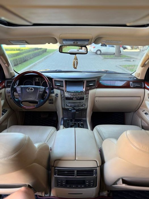 Lexus LX570 2008 года