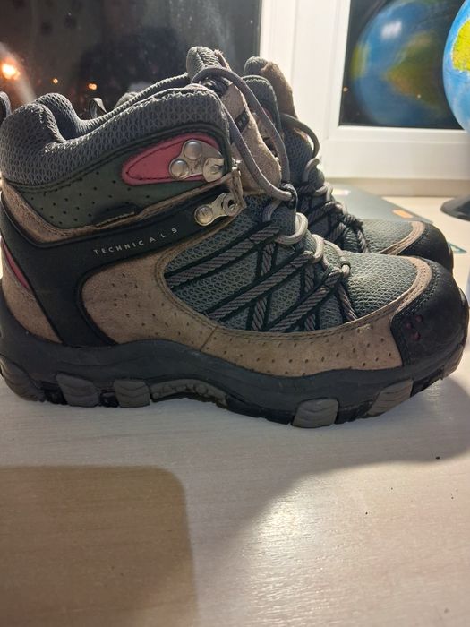 Продам зимові трекінгові  ботинки 37 р